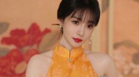 柳巖曬露背旗袍裝好優(yōu)雅 六一祝大小朋友向陽生長