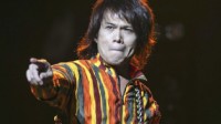 伍佰演唱會(huì)觀眾不走登熱搜 網(wǎng)友：花錢請(qǐng)伍佰聽(tīng)我唱