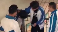 校霸抽我800個(gè)嘴巴子？微信整治擺拍“霸凌?！币曨l